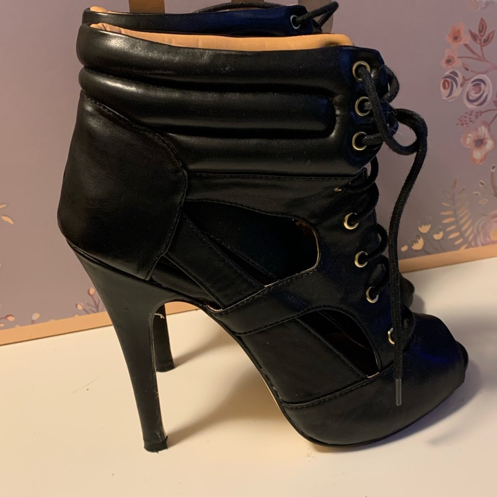 Spring Black heeled shoes